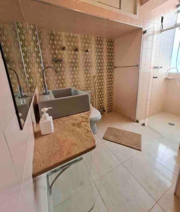 Apartamento Vista Mar - Em Frente A No Gonzaga - Em Santos (Sao Paulo)